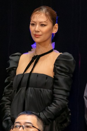 ドラマ『全裸監督 シーズン２』ワールドプレミアに登場した西内まりや