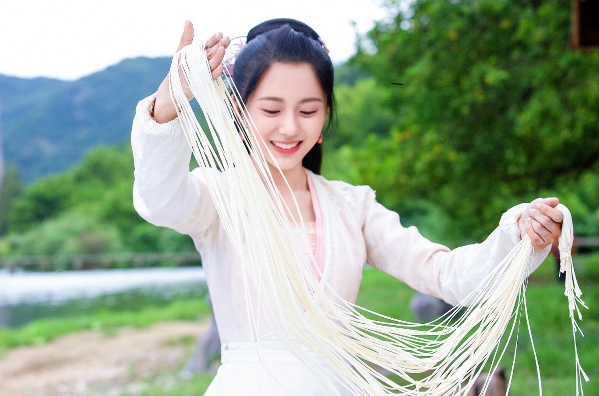 『花小厨～しあわせの料理帖～』タン・ミン演じるヒロイン・花小麦