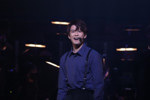 舞台『SHOWTIME』ゲネプロに登場した森崎ウィン