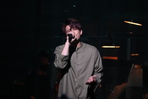 舞台『SHOWTIME』ゲネプロに登場した森崎ウィン