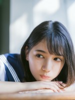 日向坂46・小坂菜緒1st写真集『君は誰？』パネル展　「紀伊國屋書店新宿本店」展示カット