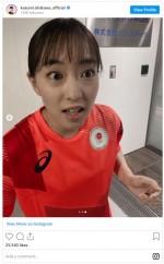 “超巨大像”と対面したときのびっくり顔も再現　※「石川佳純」インスタグラム