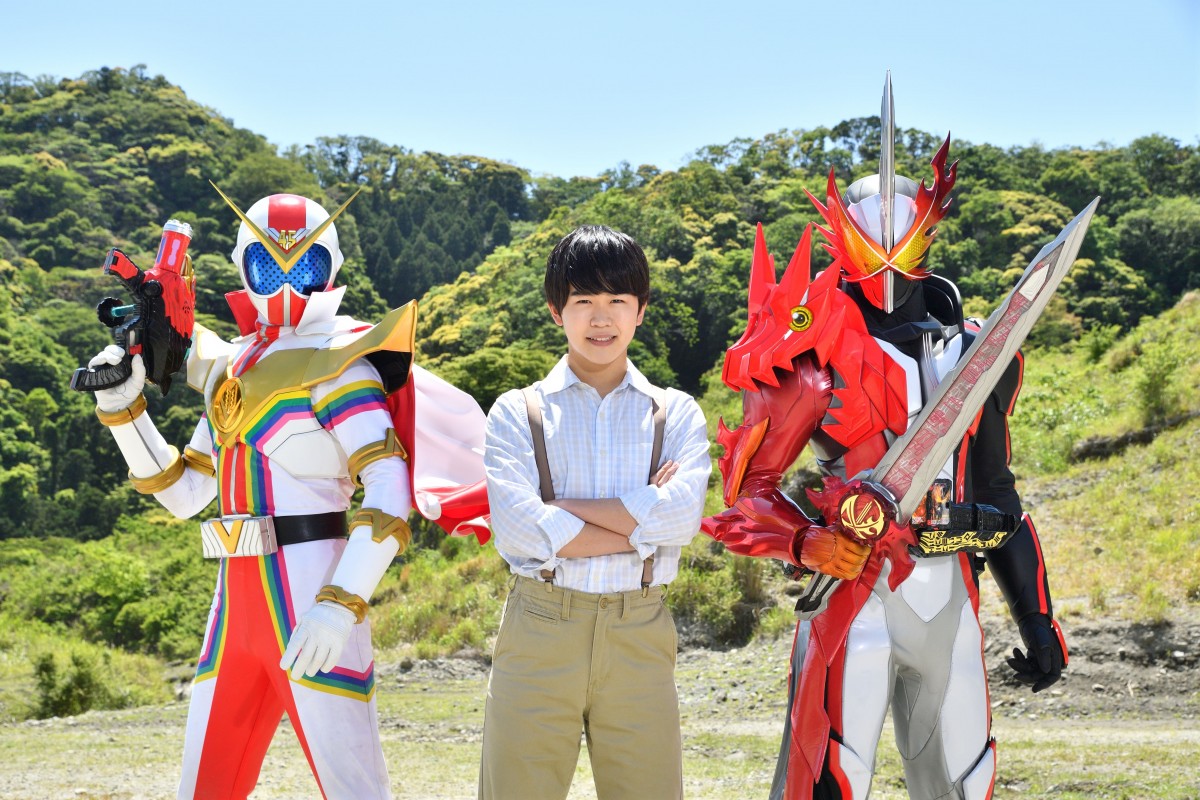 『セイバー+ゼンカイジャー スーパーヒーロー戦記』に出演する鈴木福
