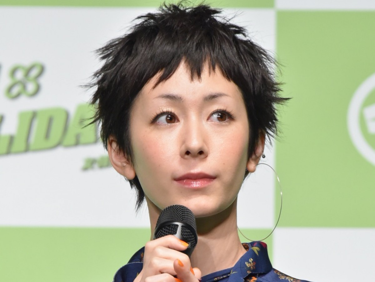 木村カエラ、超ド派手レインボーな髪色にファン驚き「何色入っていますの？」