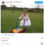 シャーロット王女、1歳のポートレート　※「キャサリン妃＆ウィリアム王子」インスタグラム