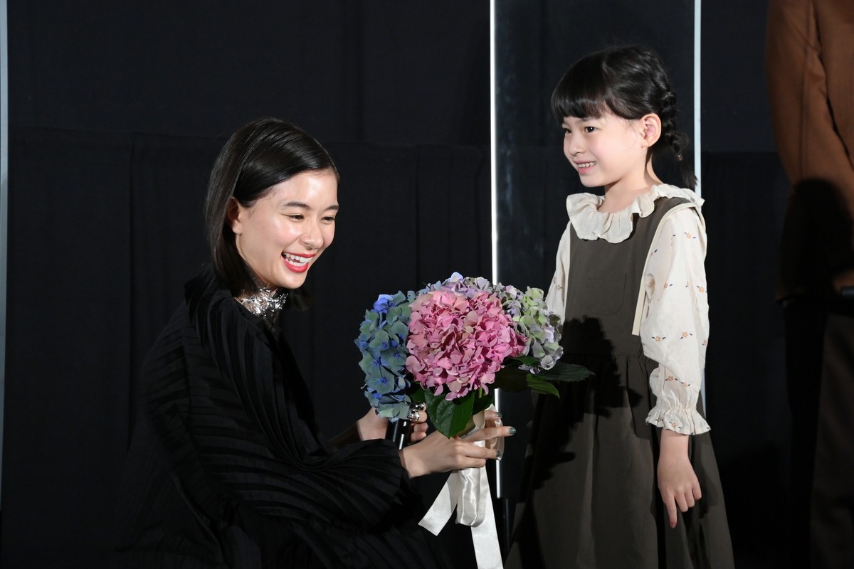 芳根京子「お見せできないレベル」　会場満席＆サプライズ演出に大号泣