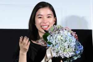 映画『Arc アーク』公開初日舞台あいさつに登場した芳根京子