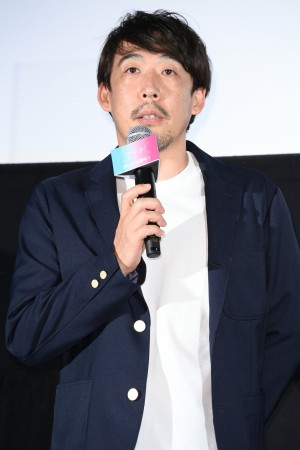 映画『Arc アーク』公開初日舞台あいさつに登場した石川慶監督