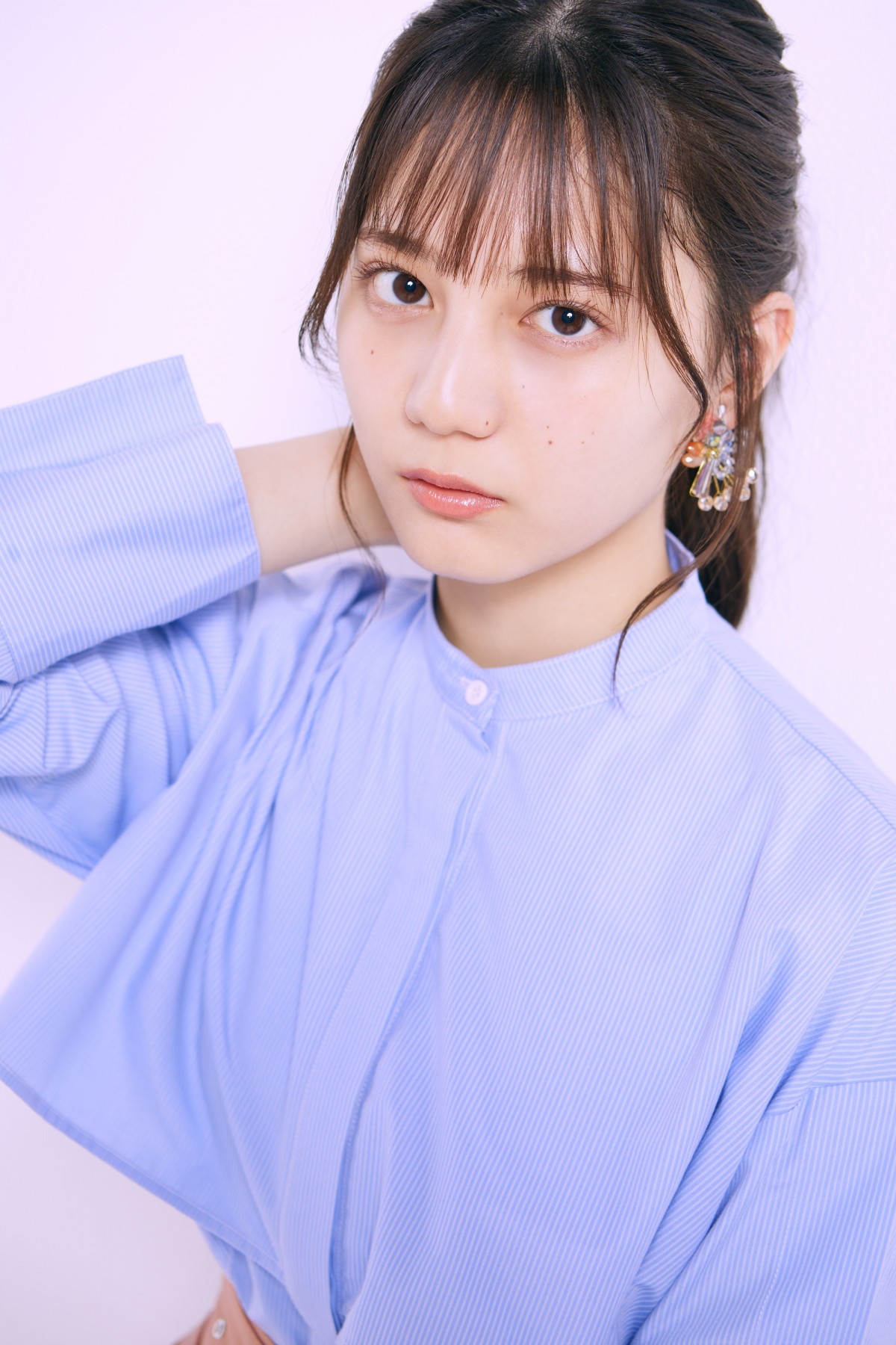 日向坂46・小坂菜緒、初ソロ写真集で見せる「今までできなかった表情」