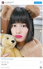 橋本愛、クマ耳だけど真顔4連発！　※「橋本愛」インスタグラム