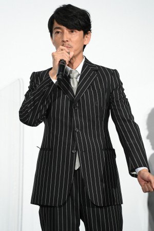 『夏への扉 ―キミのいる未来へ―』初日舞台に登場した藤木直人