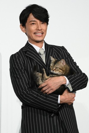 『夏への扉 ―キミのいる未来へ―』初日舞台に登場した藤木直人