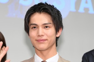 ドラマ『ボクの殺意が恋をした』制作発表記者会見に登場した中川大志