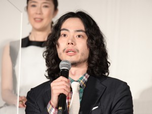 映画『キネマの神様』完成披露舞台あいさつに登場した菅田将暉