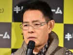 加藤茶、ワンコと団らん中　“お家居酒屋”ショットに反響　鏡に写る笑顔の妻・綾菜にも注目集まる