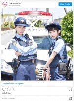 戸田恵梨香＆永野芽郁、制服姿で“謎ポーズ”　※ドラマ『ハコヅメ～たたかう！交番女子～』公式インスタグラム