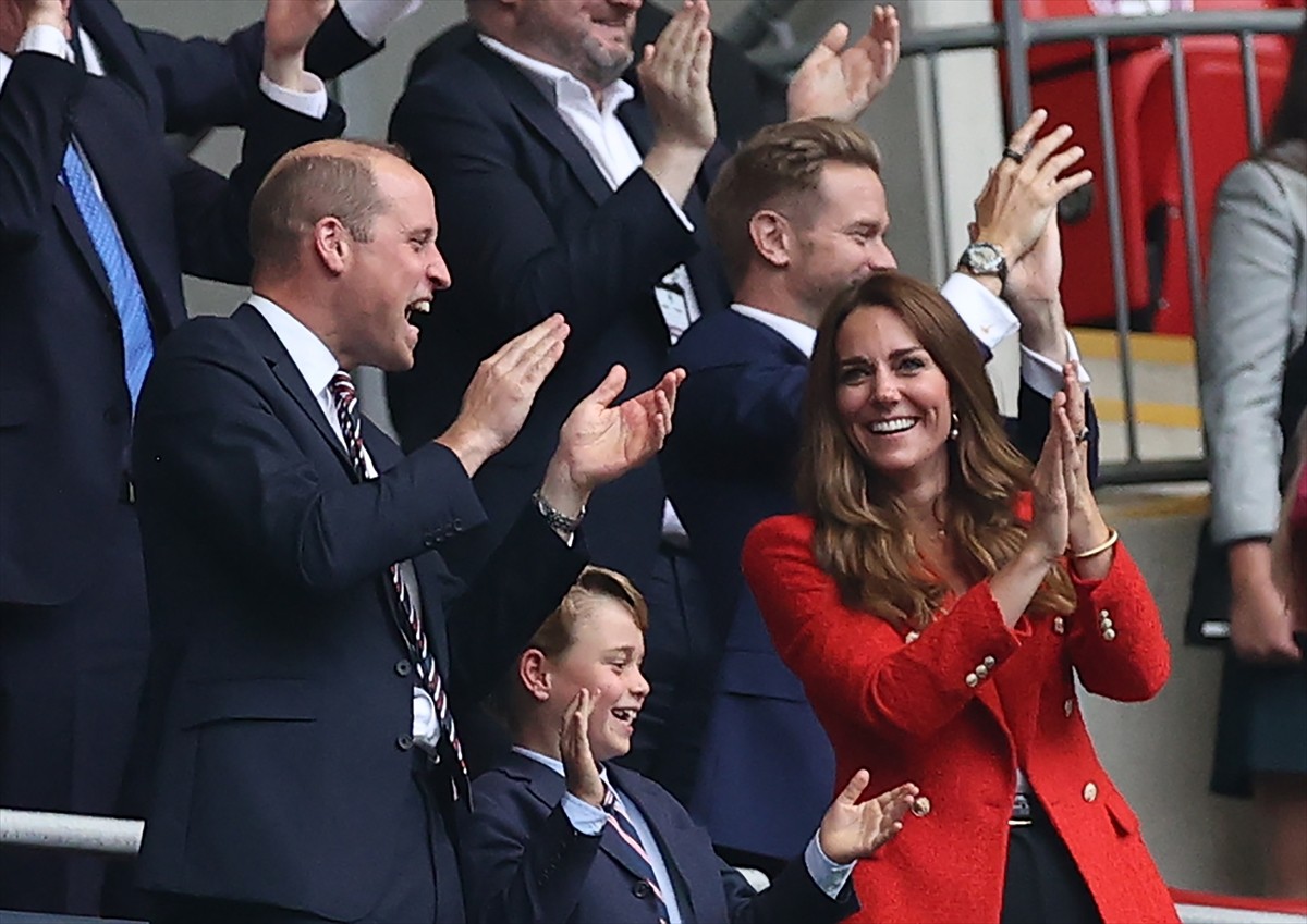 英ジョージ王子、スーツ姿で両親ウィリアム王子＆キャサリン妃とEURO 2020観戦