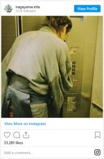 永山瑛太、エレベーターの緊急ボタンを押したくてウズウズする坂本龍馬　※「永山瑛太」インスタグラム