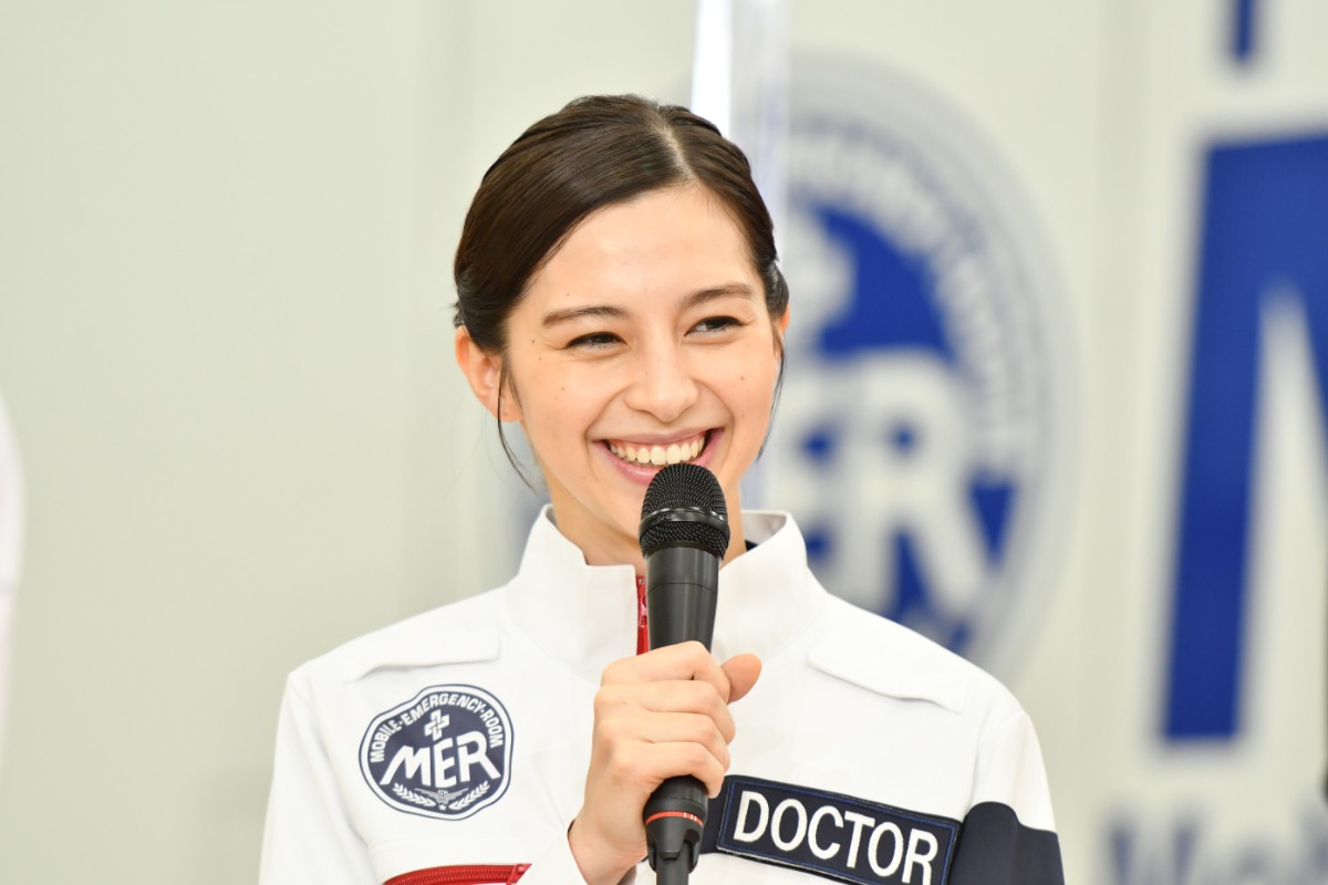 中条あやみ、“ギャップ萌え”な鈴木亮平をいじりまくり「『かわいい』って言ってます」