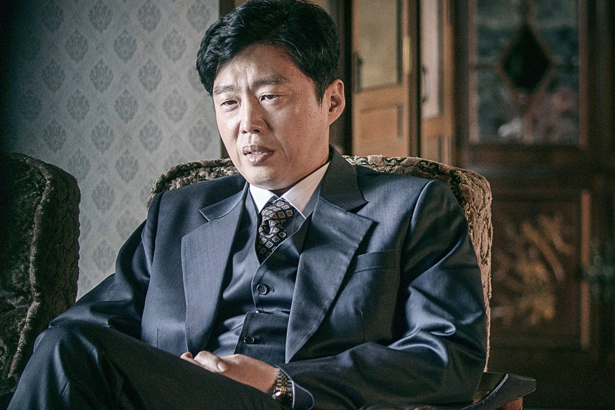 軟禁中の政治家と監視する諜報員が“お隣さん”交流　『7番房の奇跡』監督最新作『偽りの隣人』予告