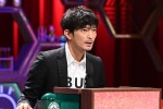 『クイズ！あなたは小学5年生より賢いの？』に出演する津田健次郎