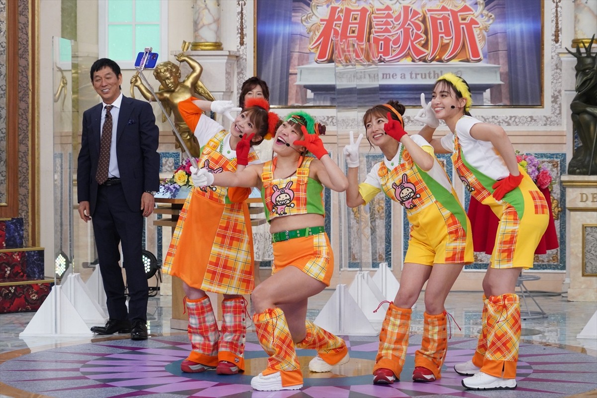 『行列のできる法律相談所 2時間SP』に登場する「カレフワミニモニ。」(左から)矢口真里、フワちゃん、辻希美、滝沢カレン