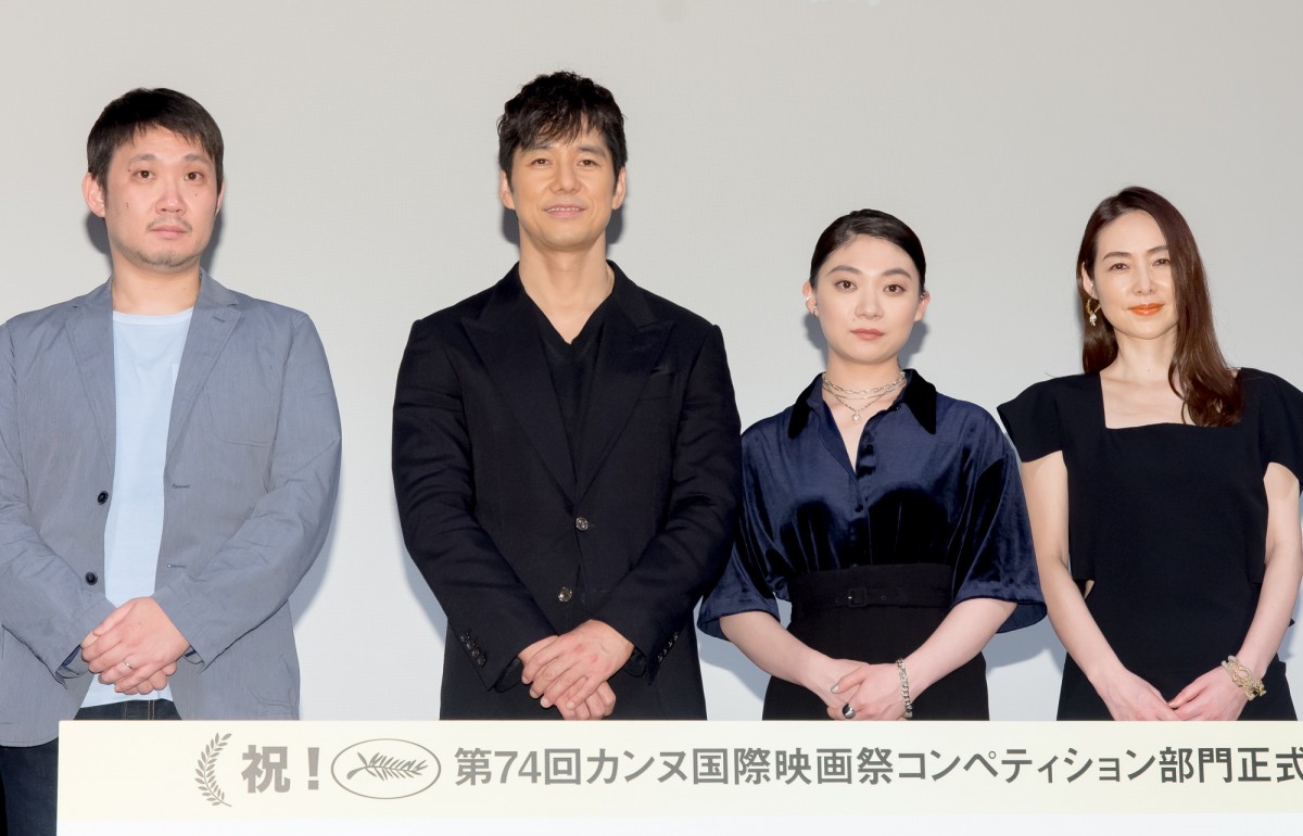 映画『ドライブ・マイ・カー』“壮行会”イベントに出席した(左から)濱口竜介監督、西島秀俊、三浦透子、霧島れい