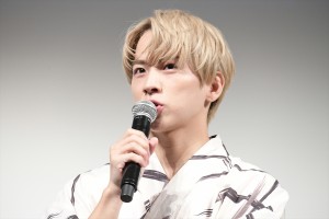 映画『星空のむこうの国』七夕直前完成披露試写会舞台あいさつイベントに登壇した佐藤友祐（lol ‐エルオーエル‐）