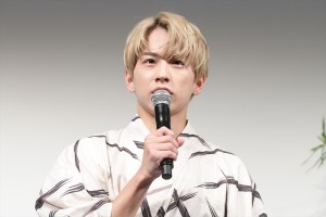 映画『星空のむこうの国』七夕直前完成披露試写会舞台あいさつイベントに登壇した佐藤友祐（lol ‐エルオーエル‐）