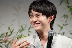 映画『星空のむこうの国』七夕直前完成披露試写会舞台あいさつイベントに登壇した鈴鹿央士