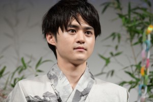 映画『星空のむこうの国』七夕直前完成披露試写会舞台あいさつイベントに登壇した鈴鹿央士