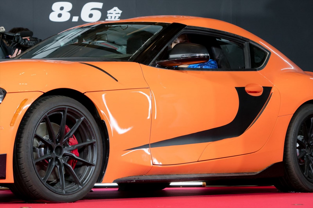みちょぱ、“ワイルド・スピード感”を意識したファッションで登場　吹き替えでの後悔も