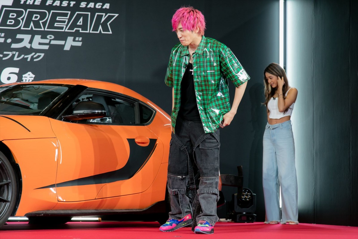 みちょぱ、“ワイルド・スピード感”を意識したファッションで登場　吹き替えでの後悔も