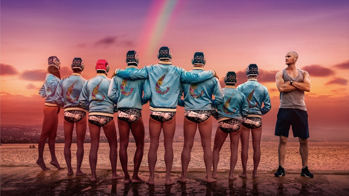 ゲイの水球チーム、東京目指して大騒ぎ 『シャイニー・シュリンプス！』早くも続編決定　