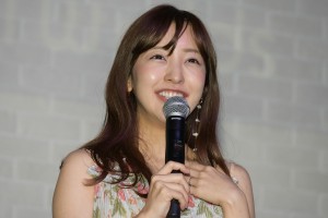「スモールワールズ TOKYO 一周年記念記者会見」に登場した板野友美