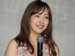 「スモールワールズ TOKYO 一周年記念記者会見」に登場した板野友美