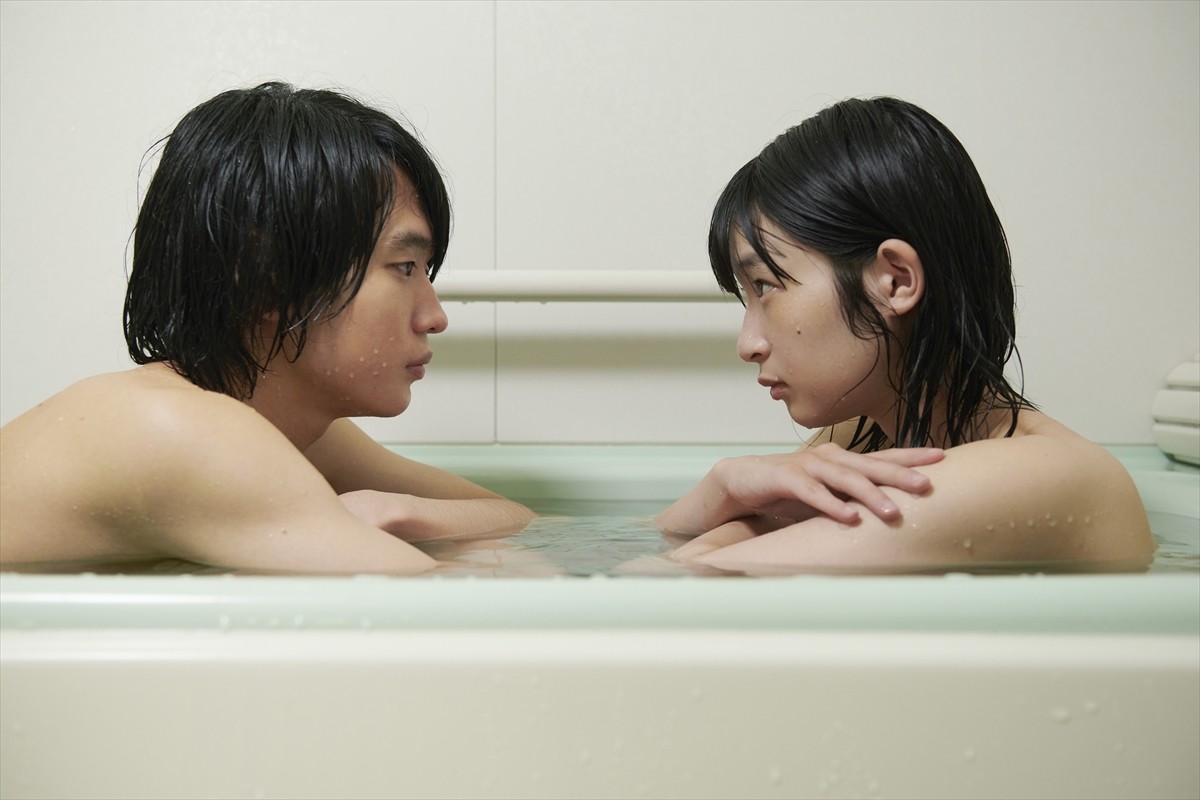 浅野いにお原作『うみべの女の子』、思春期の繊細で残酷な「恋」と「性」を描く本予告解禁