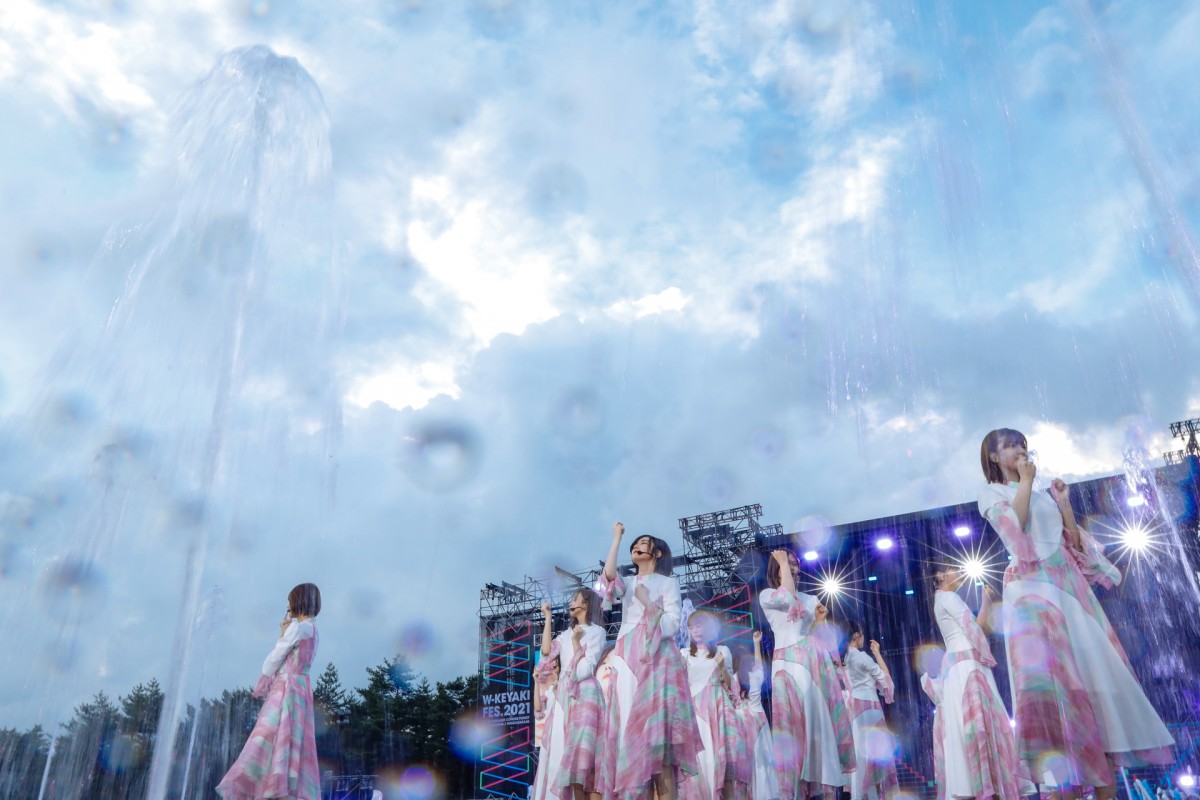 櫻坂46・日向坂46、合同ライブで“改名前楽曲”を披露　会場は一面“緑色”に＜W-KEYAKI FES. 2021＞