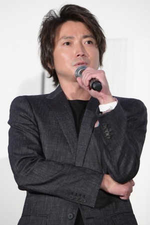 映画『鳩の撃退法』完成披露イベントに登場した藤原竜也