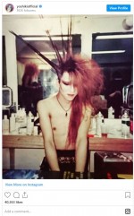 “ウニ頭”時代のYOSHIKI　※「YOSHIKI」インスタグラム