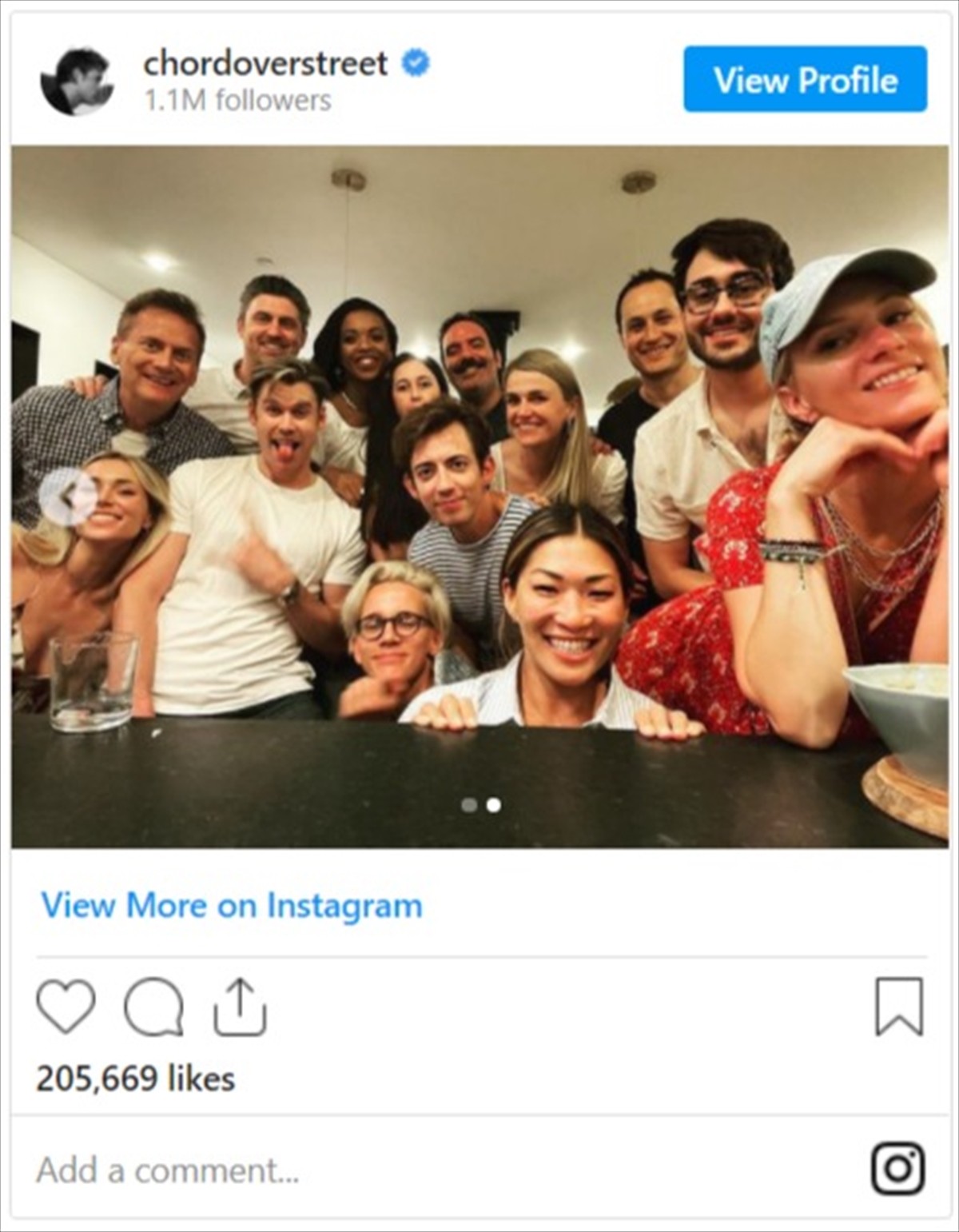 『glee／グリー』キャストが勢揃い！ コード・オーバーストリート、“ミニ同窓会”ショット公開