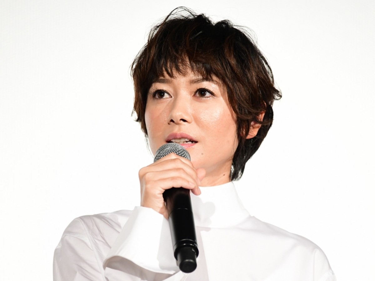 真木よう子「おやすみ」まったりベッドタイム写真にファンもん絶「かわいすぎ」