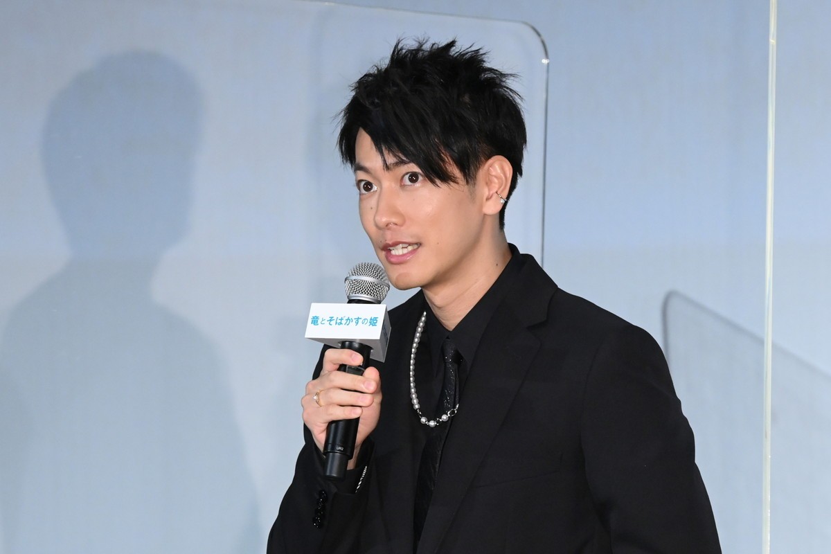 佐藤健、『竜とそばかすの姫』主演・中村佳穂を称賛「素晴らしい表現者」