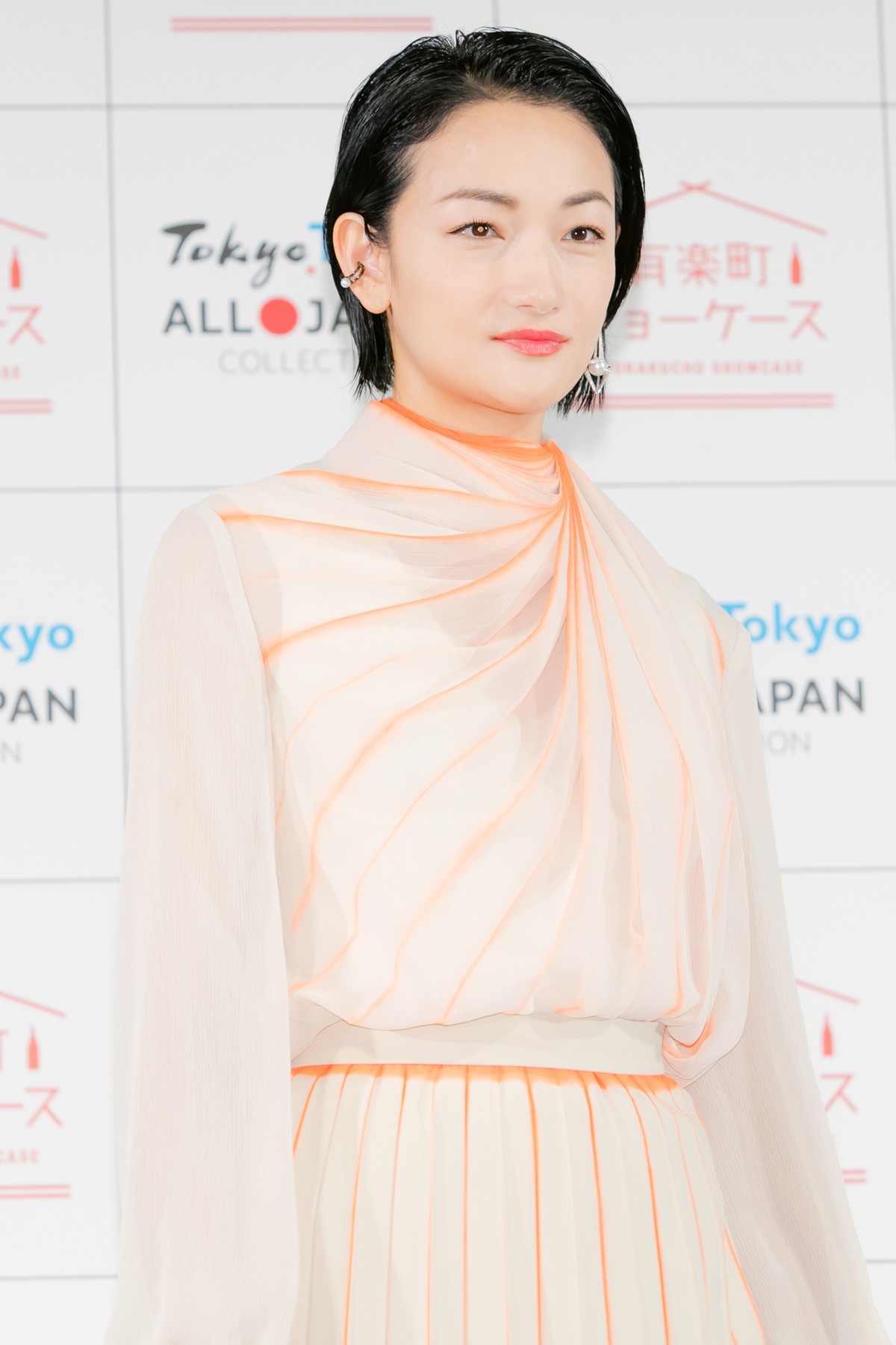 冨永愛、GUCCI衣装まとったショット　さすがの着こなしにファン感動「超かっこいい!!」