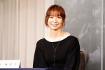 舞台『醉いどれ天使』製作発表記者会見に登場した篠田麻里子