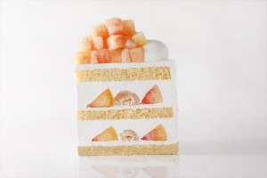 1ピース3780円の「幻の桃ショートケーキ」登場！　国産桃を贅沢に1個丸ごと使用
