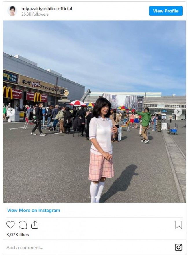 宮崎美子 50年前を再現したミニスカ姿に かわいい 素敵 の声 21年7月21日 写真 エンタメ ニュース クランクイン