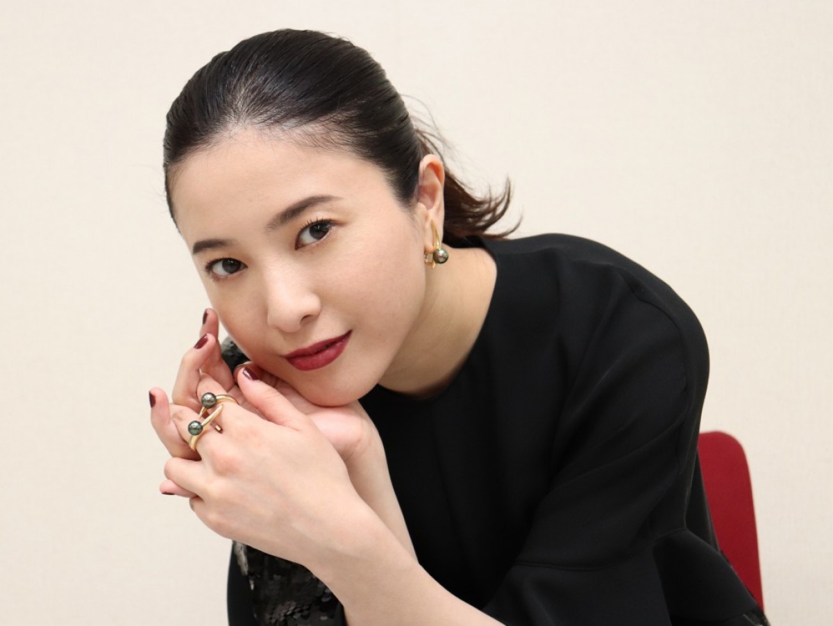 『最愛』“梨央”吉高由里子、恩師“こずえ”峯村リエと2ショット「所長かっこいい」の声