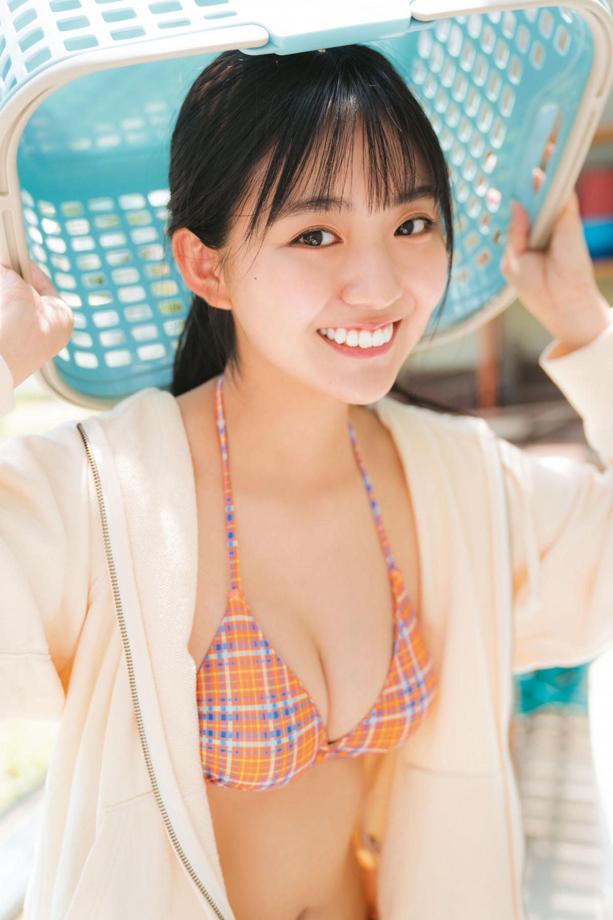 工藤美桜らプラチナム美女12人　夏をテーマにした水着グラビア