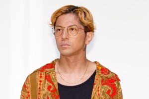 ドラマ『上下関係』完成披露発表会イベントに登場した降谷建志